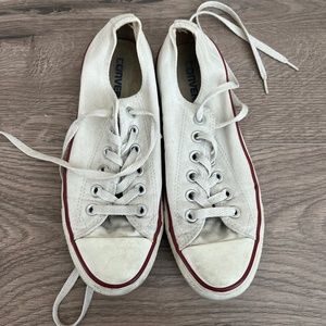 Converse Chuck Taylor Low Top (Size 7)